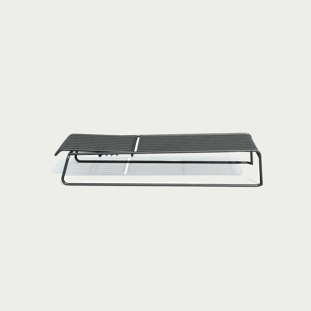 Adjustable outdoor sun bed 