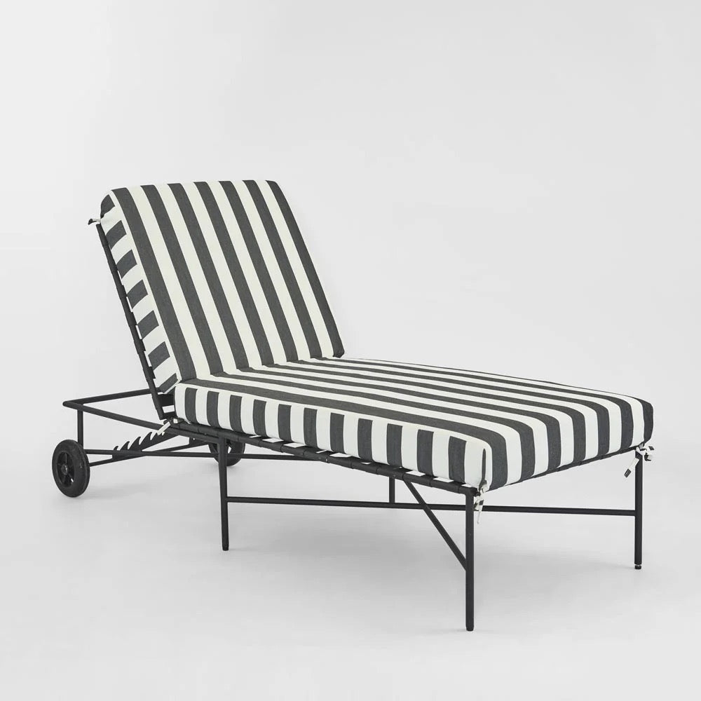 Sheffield Sunlounge Outdoor with B/W Stripe Cushion